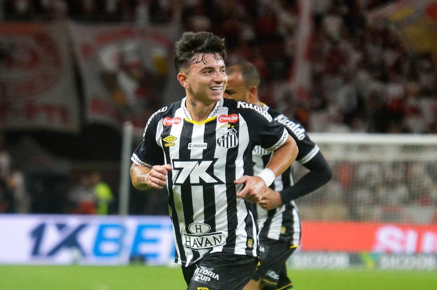 Barreal comemora o nono gol pelo Santos nesta temporada. (Foto:  Donaldo Hadlich/Código19/Gazeta Press)