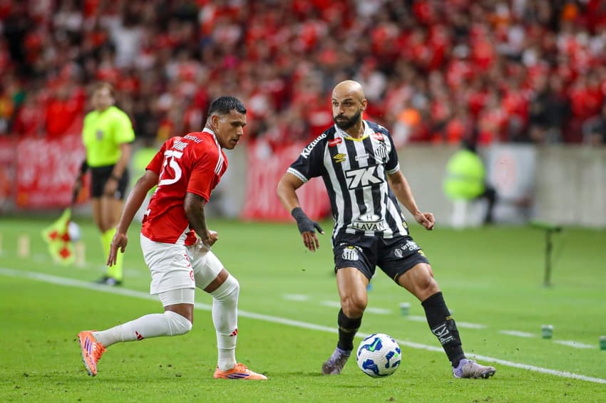 Thaciano tem contrato com o Santos até o fim de 2028. (Foto:  WILLIAN ABI/Pera Photo Press)