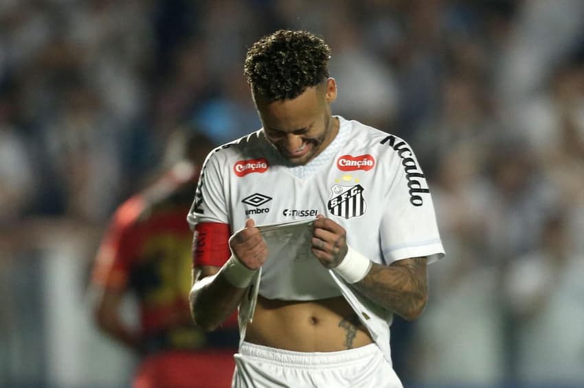 Neymar foi um dos destaques da vitória do Santos (Foto: Guilherme Dionizi/Código19/Gazeta Press)