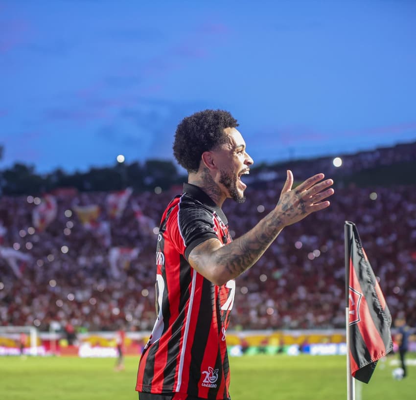 Matheuzinho comemora gol do Vitória contra o Mirassol (Foto: Márcio José/ Agif/Gazeta Press)