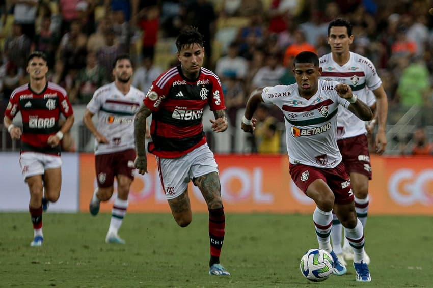 John Kennedy e Pulgar no Flamengo x Fluminense (Foto: Lucas Merçon/ Fluminense)