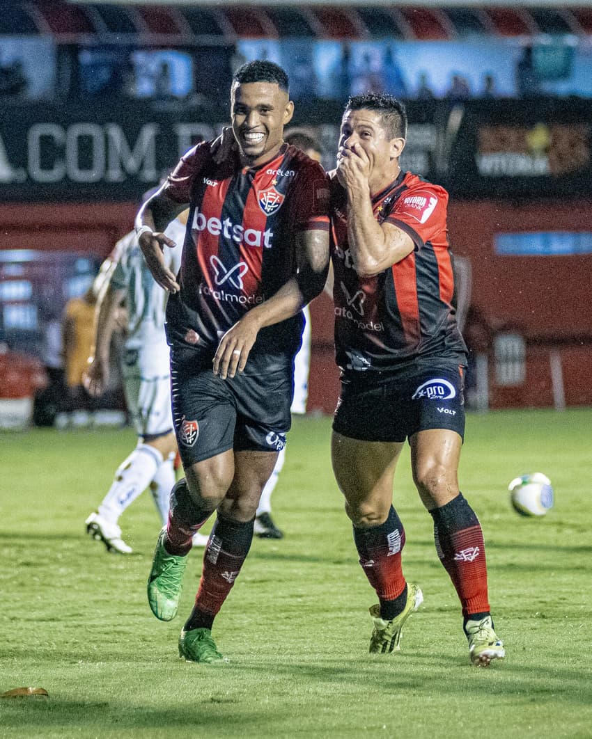 Osvaldo não acredita no gol marcado por Alerrandro em Vitória x Cruzeiro (Foto: Victor Ferreira / EC Vitória)