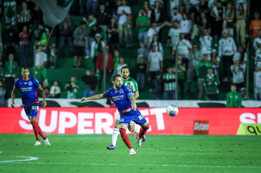 Everton Ribeiro em ação contra o Juventude pelo Brasileirão 2024 (Foto: Rafael Rodrigues / EC Bahia)