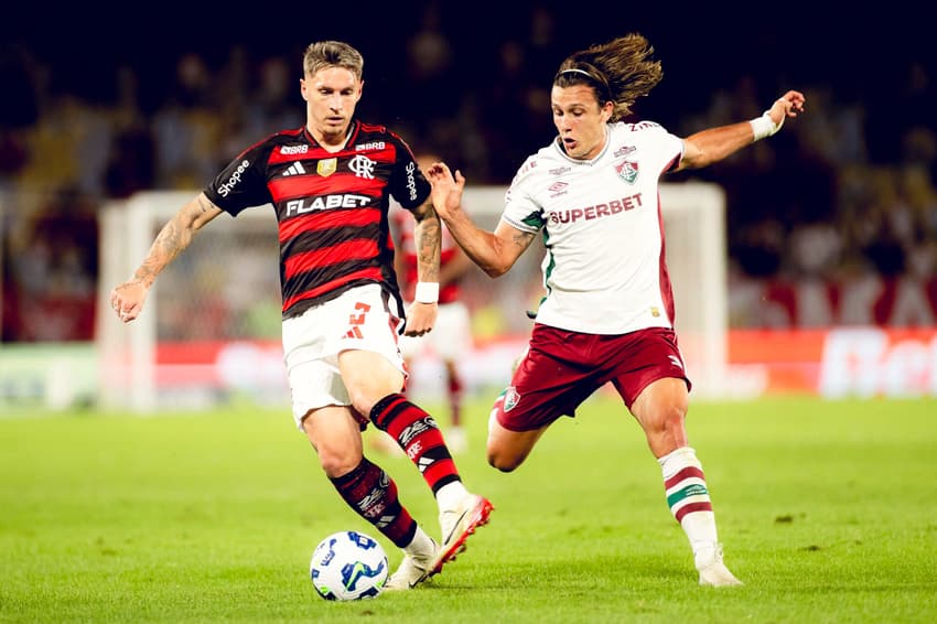 Jogadores de Flamengo e Fluminense em ação pelo clássico carioca (Foto: Adriano Fontes/Flamengo)