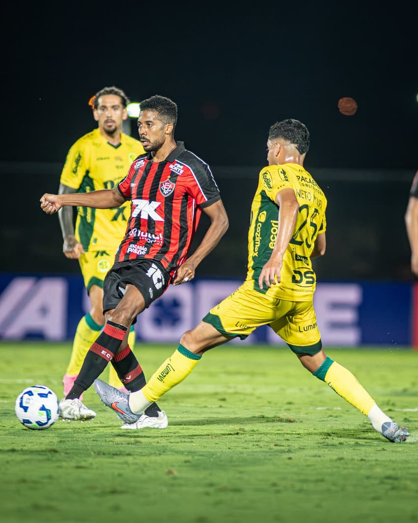 Willian Oliveira em ação contra o Mirassol, no primeiro turno do Brasileirão (Foto: Victor Ferreira / EC Vitória)