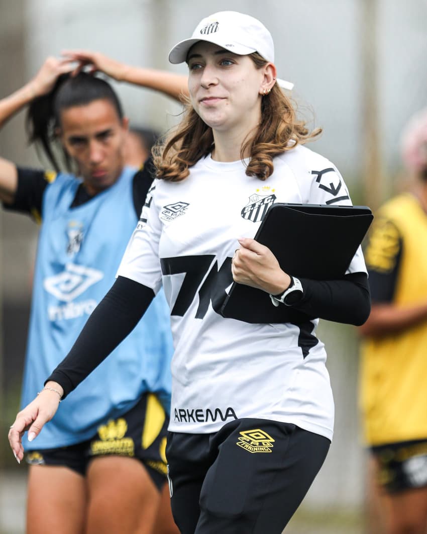 Carol Freitas, fisiologista do Santos feminino. (Foto: Reinaldo Campos/ Santos F.C)