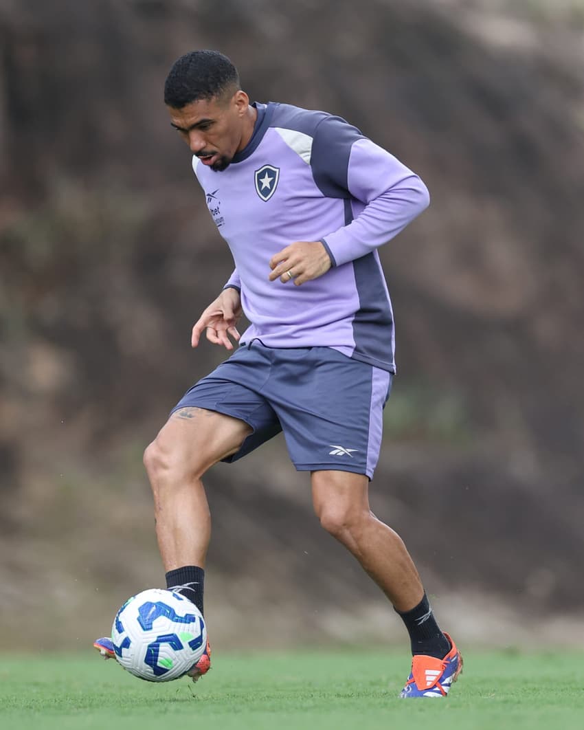Allan em treino do Botafogo (Foto: Vítor Silva/Botafogo)