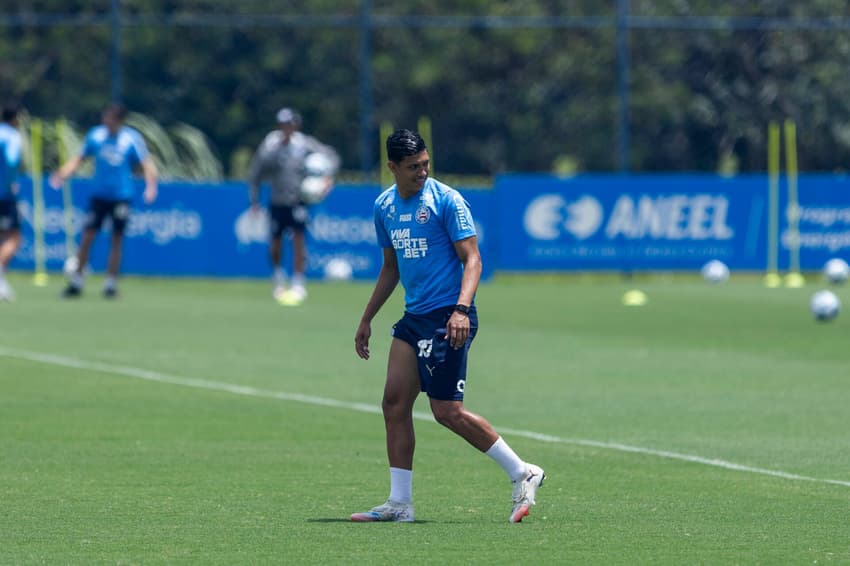 Erick Pulga participa de treino no CT Evaristo de Macedo (Foto: Rafael Rodrigues / EC Bahia)