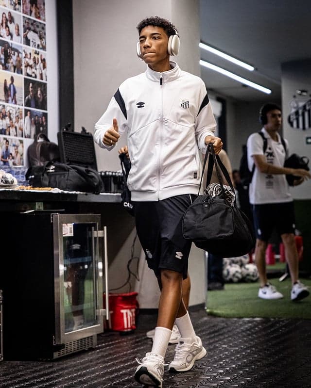 Robinho Jr. entrou no segundo tempo do duelo entre o Santos e o Fortaleza, na Vila Belmiro. (Foto: Raul Baretta/ Santos FC)