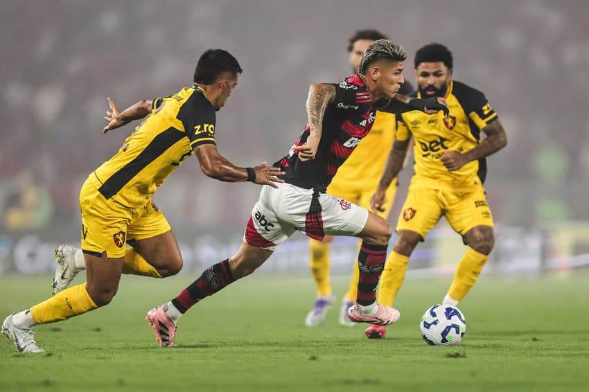 Carrascal em ação em Flamengo x Sport pelo Brasileirão (Foto: Gilvan de Souza/Flamengo)
