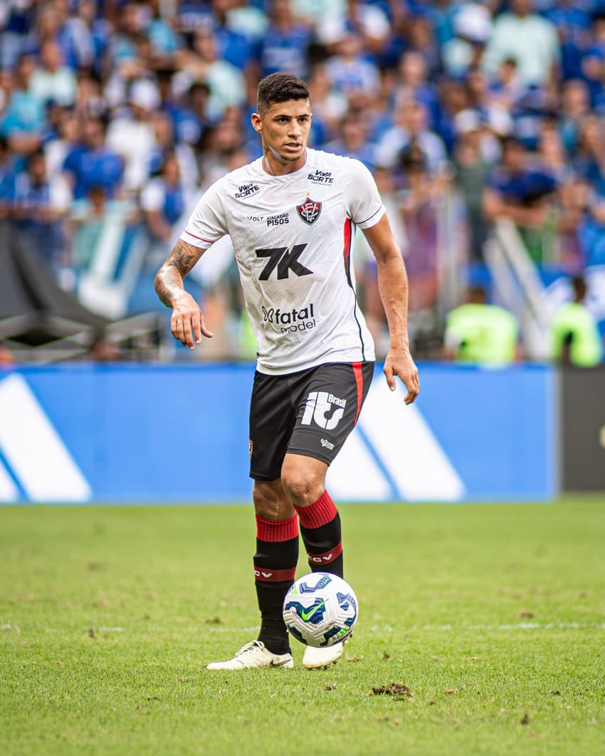 Camutanga em ação na partida entre Cruzeiro e Vitória (Foto: Victor Ferreira / EC Vitória)