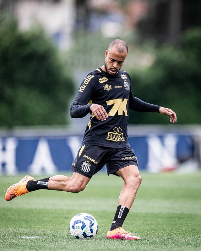 Mayke foi contratado pelo Santos em julho deste ano. (Fotos: Raul Baretta/ Santos FC)