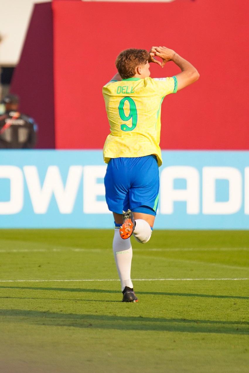 Dell comemora gol do Brasil na Copa do Mundo Sub-17