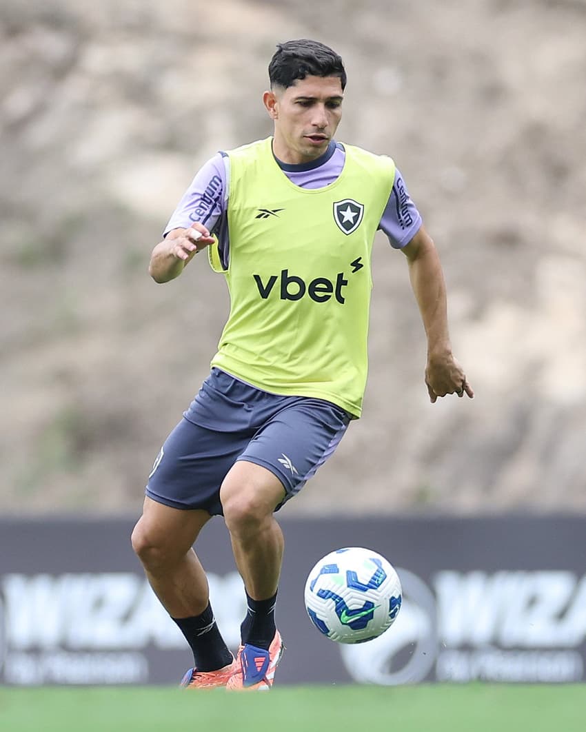 Savarino em treino do Botafogo (Foto: Vítor Silva/Botafogo)