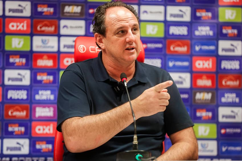 Rogério Ceni concede entrevista coletiva no Beira-Rio (Foto: Rafael Rodrigues / EC Bahia)