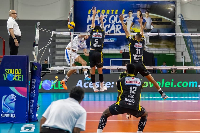 Praia Clube bloqueia o ataque Joinville (Divulgação/Praia Clube Uberlândia)