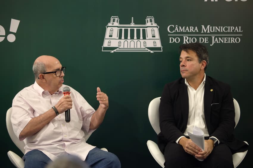 Djalma Neves (à esquerda), presidente da Faerj ao lado do presidente da Câmara, Carlo Caiado (Foto: Lucas Diniz/CMRJ)