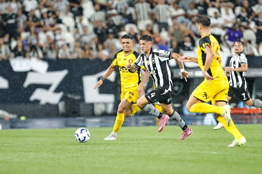 Mateo Ponte em ação na vitória do Botafogo (Foto: Arthur Barreto/Botafogo)