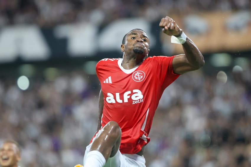 Ricardo Mathias comemora gol redentor do Internacional