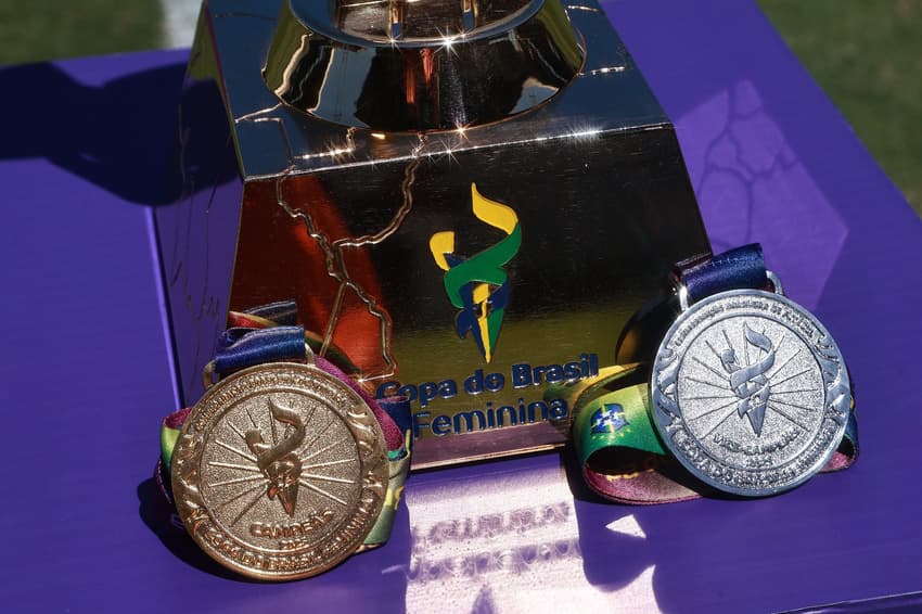 Medalhas da final da Copa do Brasil Feminina entre Ferroviária e Palmeiras. (Foto: Rebeca Reis/Staff Images Woman/CBF)