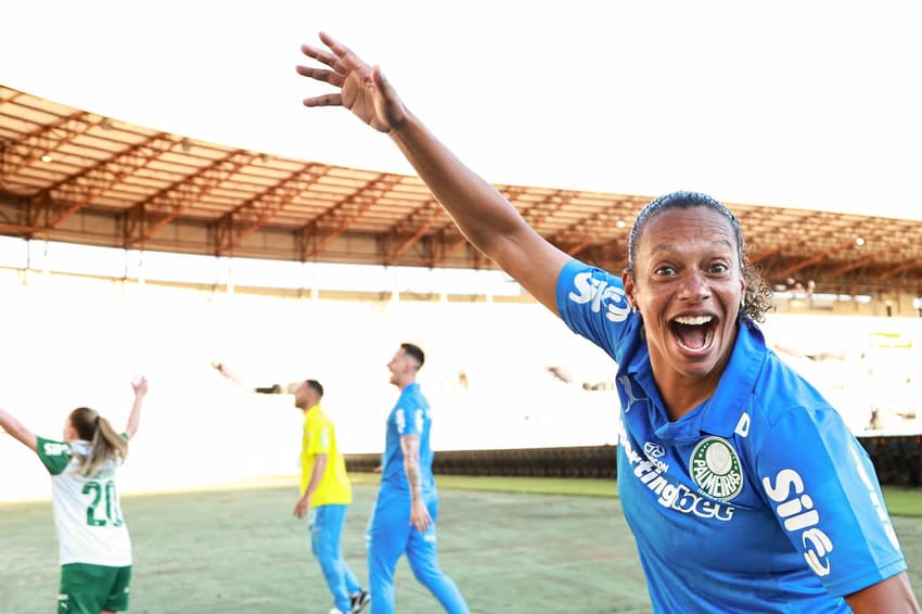 Rosana Augusto comemora primeiro título à frente do Palmeiras na Fonte Luminosa. (Foto: Rebeca Reis/Staff Images Woman/CBF)