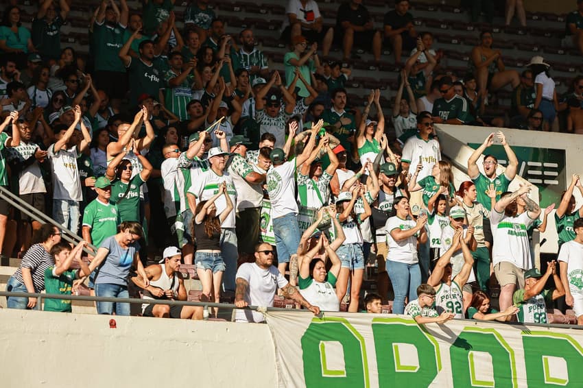Torcida do Palmeiras comemora título da Copa do Brasil Feminina em Araraquara. (Foto: Rebeca Reis/Staff Images Woman/CBF)
