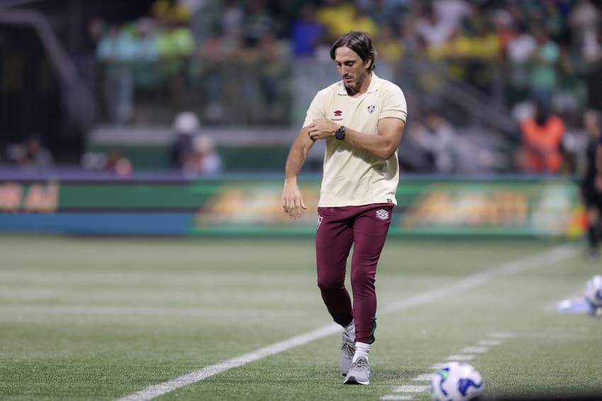 Luis Zubeldía durante o empate do Fluminense (Foto: Marcelo Gonçalves/ Fluminense FC)