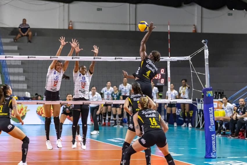 Praia Clube vence Mackenzie pela Superliga Feminina (Foto: Divulgação/ Praia Clube Uberlândia)