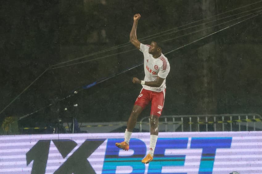 Ricardo Mathias comemora gol do Internacional
