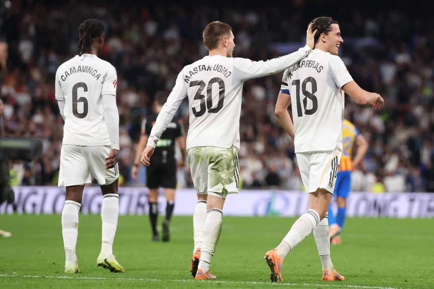 Álvaro Carreras comemora gol pelo Real Madrid (Foto: Oscar DEL POZO / AFP)