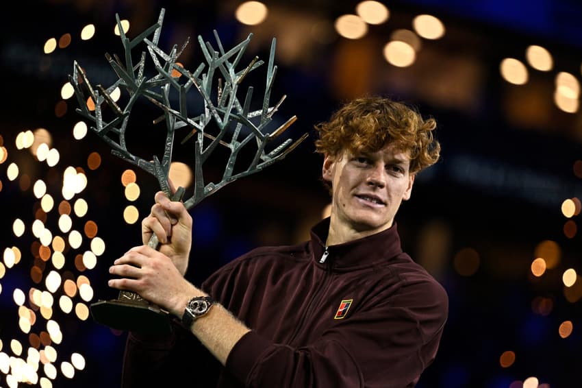 Jannik Sinner venceu o Masters 1000 de Paris 2025 (Foto: JULIEN DE ROSA / AFP)