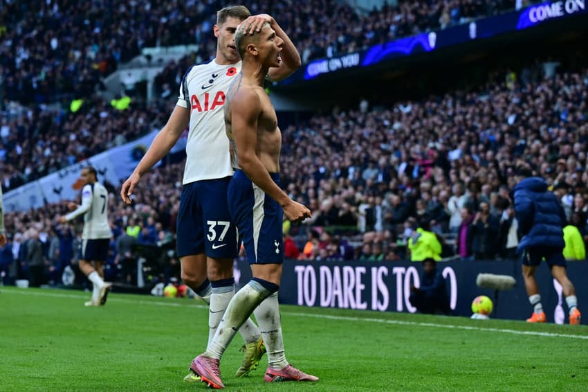 Richarlison em ação pelo Tottenham (Foto: Ben Stansall/AFP)