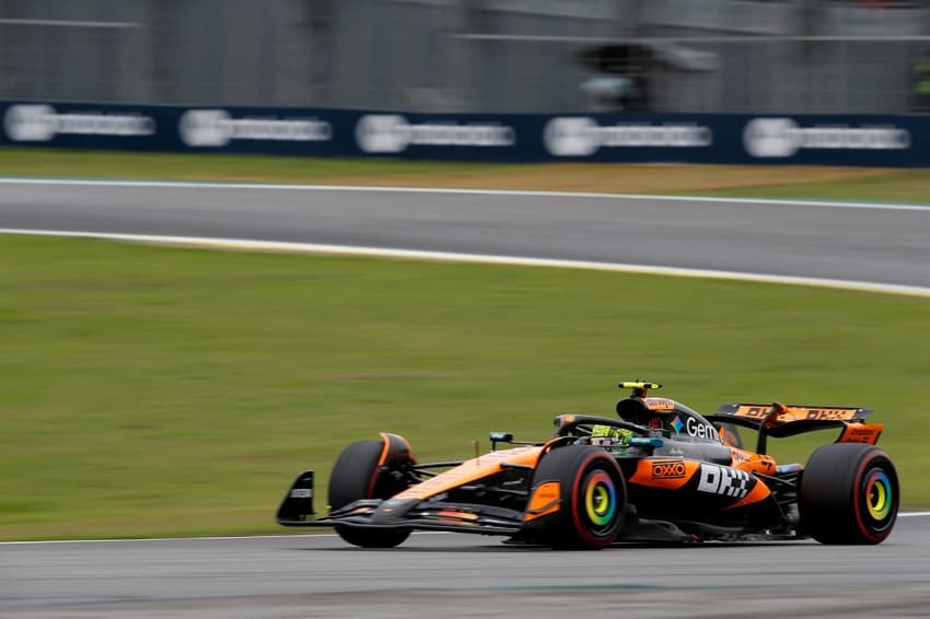 Britânico Lando Norris vence de ponta a ponta o GP do Brasil (Foto: Miguel SCHINCARIOL / AFP)
