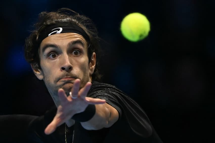 O italiano Lorenzo Musetti na vitória sobre o australiano Alex de Minaur (Photo by Marco BERTORELLO / AFP)