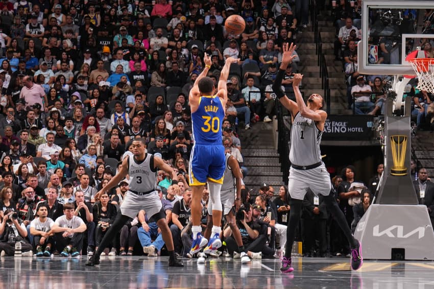 San Antonio Spurs x Golden State Warriors (Foto: Jesse D. Garrabrant / NBAE / Getty Images / Getty Images via AFP)