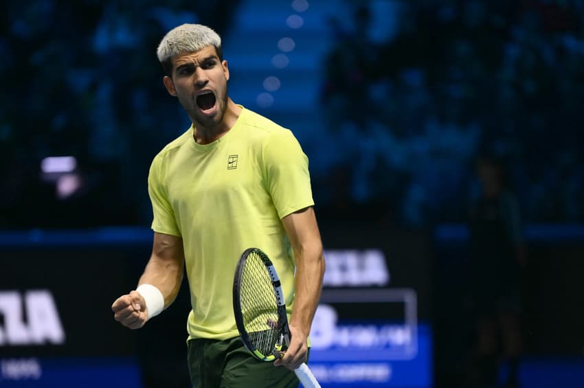 Carlos Alcaraz contra Aliassime (Foto: Marco BERTORELLO / AFP)