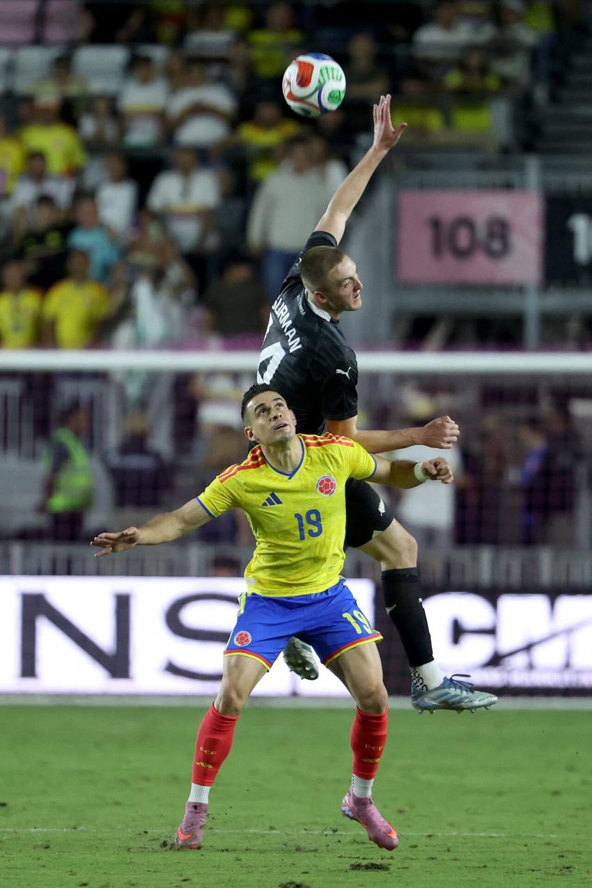 Rafael Borré em amistoso da Colômbia