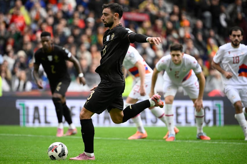 Com três gols marcados, Bruno Fernandes foi um dos craques da goleada que levou Portugal para a Copa do Mundo (Foto: Miguel RIOPA / AFP)