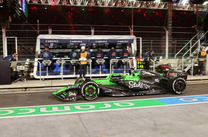 Gabriel Bortoleto no GP de Las Vegas de F1 (Foto: CRISTOBAL HERRERA-ULASHKEVICH / POOL / AFP)