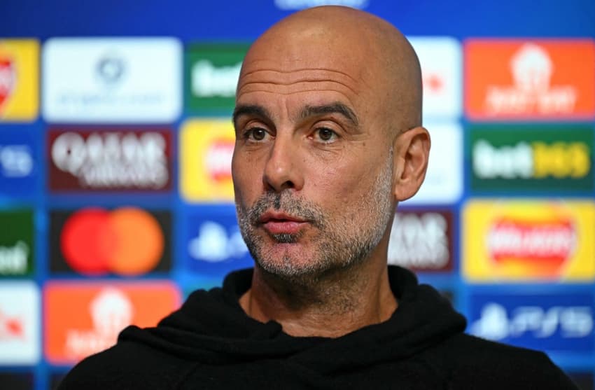 Pep Guardiola falou sobre o ocorrido após derrota para o Newcastle e se desculpou com cinegrafista (Foto: Paul ELLIS / AFP)