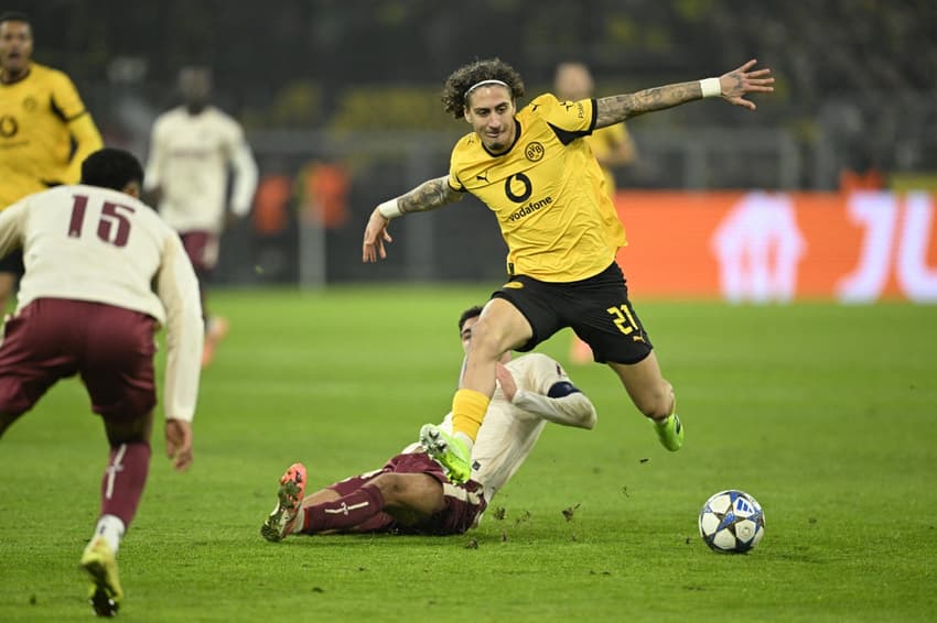 Alvo da Juventus e de clubes da Serie A, Fábio Silva em ação pelo Borussia Dortmund (Foto: INA FASSBENDER / AFP)