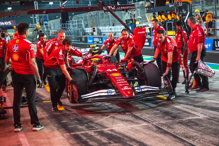 Lewis Hamilton na classificação sprint do GP do Catar (Foto: Andrej ISAKOVIC / AFP)