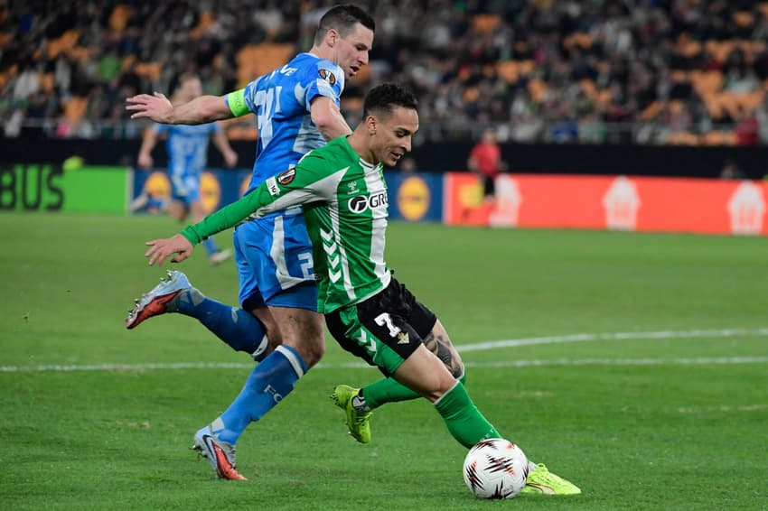 Antony em ação pelo Real Betis na Europa League (Foto: Cristina Quicler/AFP)