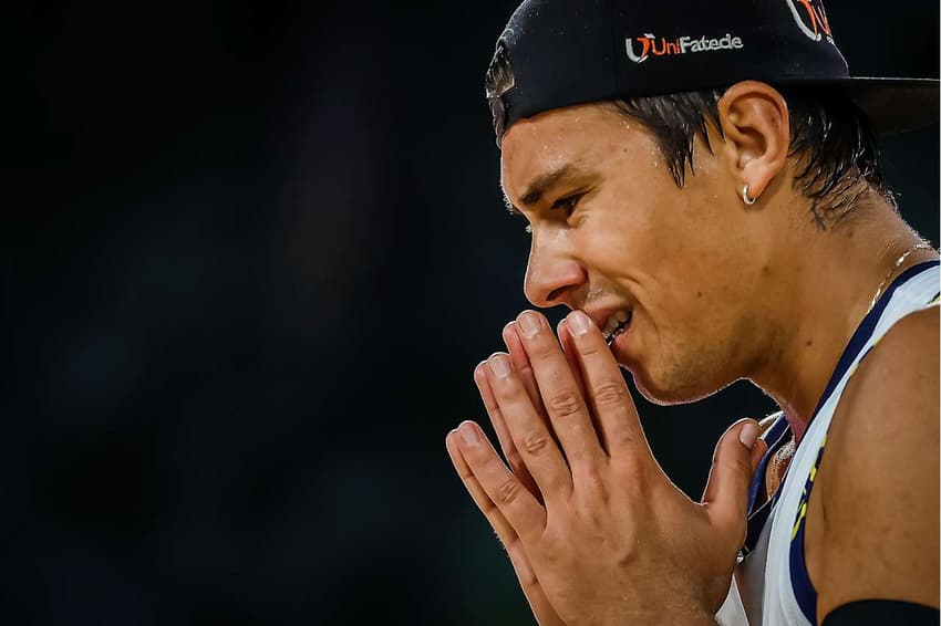 Arthur Lanci na derrota para os suecos no Mundial (Foto: Volleyball World)