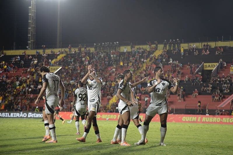 Atlético na virada incrível contra o Sport (Foto: Pedro Souza / Atlético)