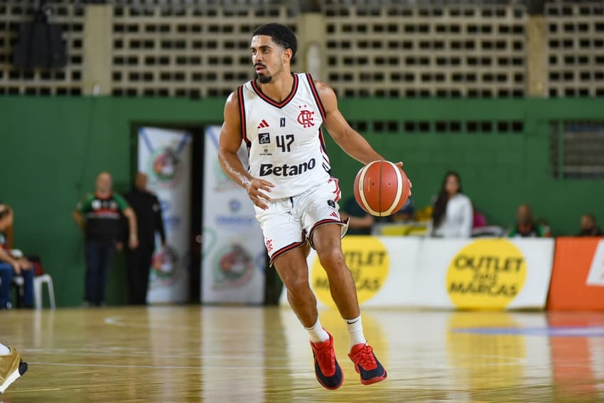 Com a vitória o Flamengo se mantém com 100% de aproveitamento no NBB (Foto: Bruno Ulivieri / Basket Osasco)