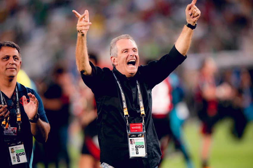 Bap, presidente do Flamengo, comemora o título da Libertadores
