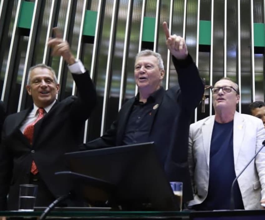 Bap, Raul e Leandro durante homenagem para o Flamengo (Foto: Flamengo/Divulgação)