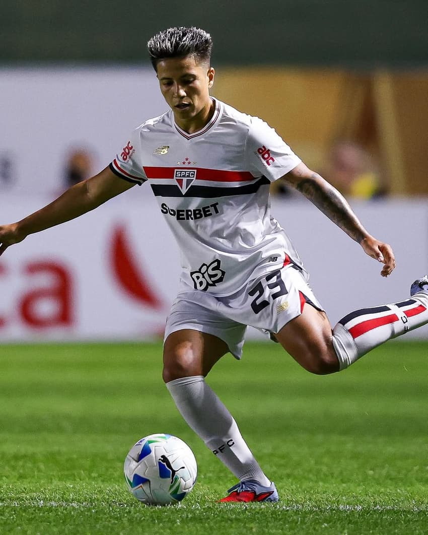 Bia Menezes atuando pelo São Paulo. (Foto: Divulgação / São Paulo)