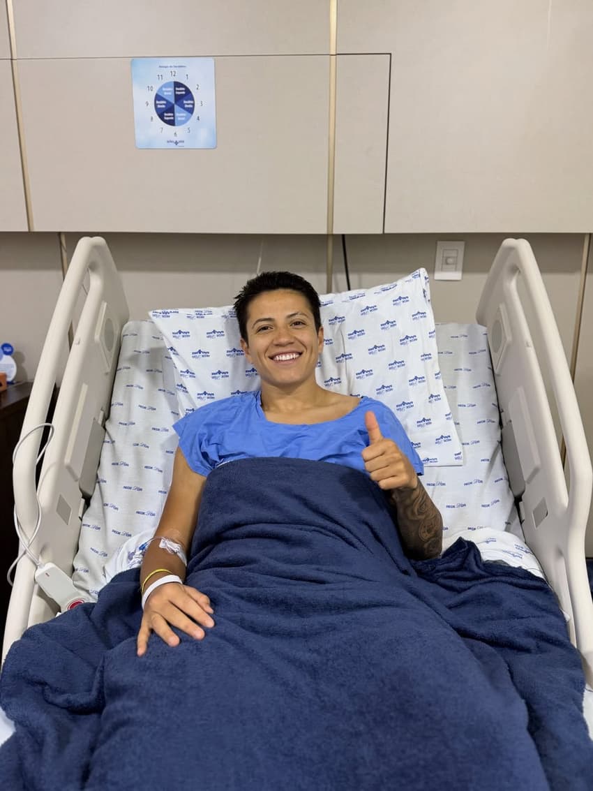 Bia Menezes, lateral do São Paulo, se recupera de lesão. (Foto: Reprodução)